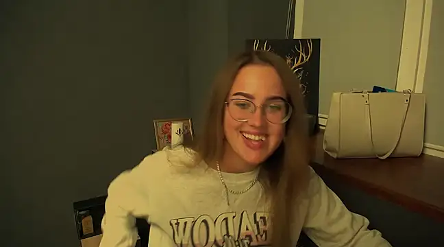 Snapshot of luxie_milady chatting on 12/06/24, 01:11 luxie milady online show from 12/06/24, 01:11