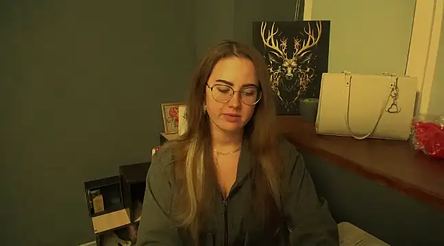 Snapshot of luxie_milady chatting on 12/12/24, 01:17 luxie milady online show from 12/12/24, 01:17