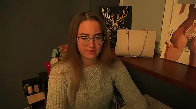 Snapshot of luxie_milady chatting on 12/17/24, 12:43 luxie milady online show from 12/17/24, 12:43