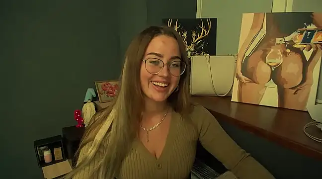 Snapshot of luxie_milady chatting on 12/23/24, 03:12 luxie milady online show from 12/23/24, 03:12