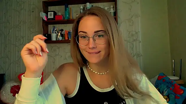 Snapshot of luxie_milady chatting on 09/30/25, 09:14 luxie milady online show from 09/30/25, 09:14