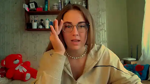 Snapshot of luxie_milady chatting on 10/06/25, 12:02 luxie milady online show from 10/06/25, 12:02