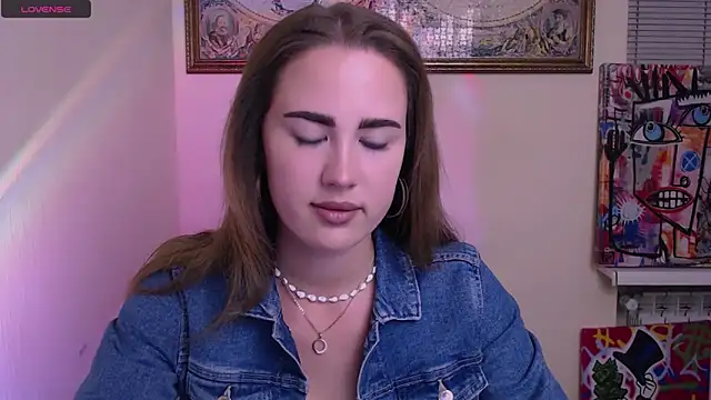 Snapshot of luxie_milady chatting on 06/17/26, 12:40 luxie milady online show from 06/17/26, 12:40