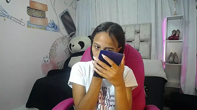 EMMA SWEETT1 online show from 11/26/25, 12:28