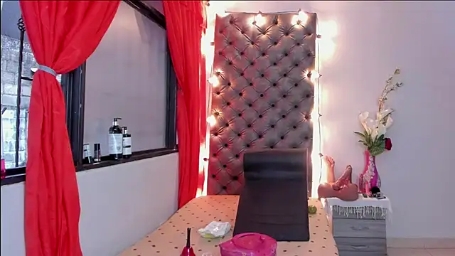 Snapshot of RoxetteMature chatting on 01/26/25, 11:39 RoxetteMature online show from 01/26/25, 11:39