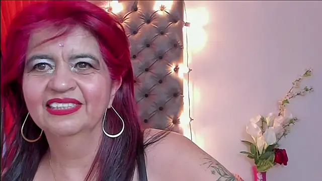 Snapshot of RoxetteMature chatting on 01/27/25, 11:43 RoxetteMature online show from 01/27/25, 11:43
