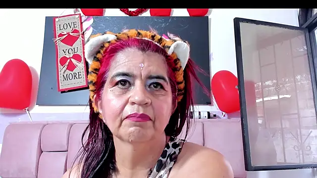 Snapshot of RoxetteMature chatting on 02/07/25, 11:45 RoxetteMature online show from 02/07/25, 11:45