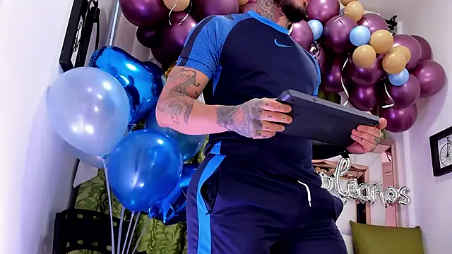 dilan scootk  online show from 02/02/25, 11:19