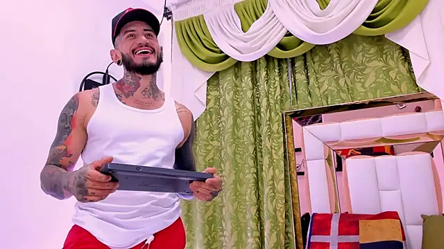 dilan scootk  online show from 11/26/25, 07:26