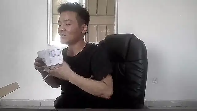 Snapshot of kisstoyousoon2024 chatting on 10/08/25, 02:25 kisstoyousoon2024 online show from 10/08/25, 02:25