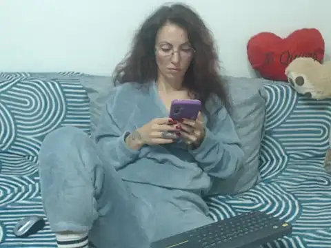 Snapshot of Emmatoo chatting on 04/27/26, 12:30 Emmatoo online show from 04/27/26, 12:30