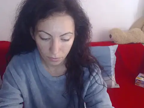 Snapshot of Emmatoo chatting on 05/01/26, 12:10 Emmatoo online show from 05/01/26, 12:10