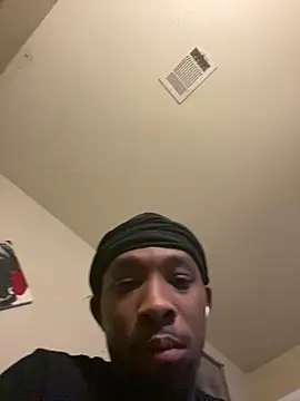 Snapshot of magicDick2842 chatting on 11/27/25, 09:33 magicDick2842 online show from 11/27/25, 09:33