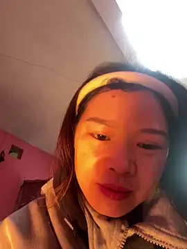 Hellen 111 online show from 12/23/24, 06:11