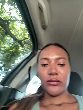 Snapshot of KyaraMiller chatting on 03/10/25, 05:39 KyaraMiller online show from 03/10/25, 05:39