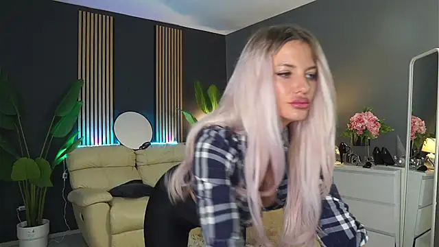 SweetBlondy35 online show from 04/21/26, 03:50