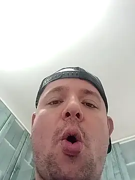 Snapshot of lobito1997 chatting on 02/23/25, 01:21 lobito1997 online show from 02/23/25, 01:21