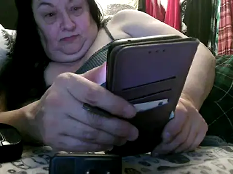 Snapshot of WHITEDAROSE chatting on 03/18/25, 04:15 WHITEDAROSE online show from 03/18/25, 04:15