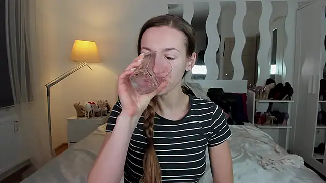 KateRedgar online show from 02/23/25, 06:01