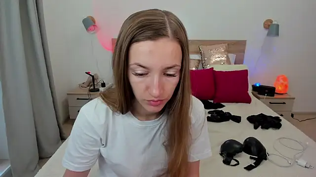 KateRedgar online show from 09/17/25, 09:33