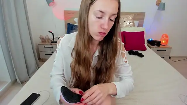 KateRedgar online show from 09/20/25, 12:39