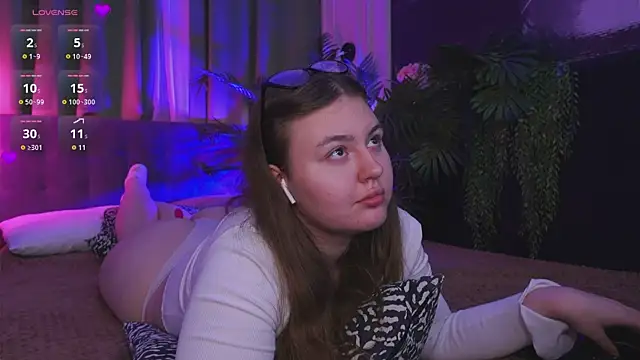 Snapshot of Mia__Peach chatting on 12/06/24, 01:18 Mia Peach online show from 12/06/24, 01:18