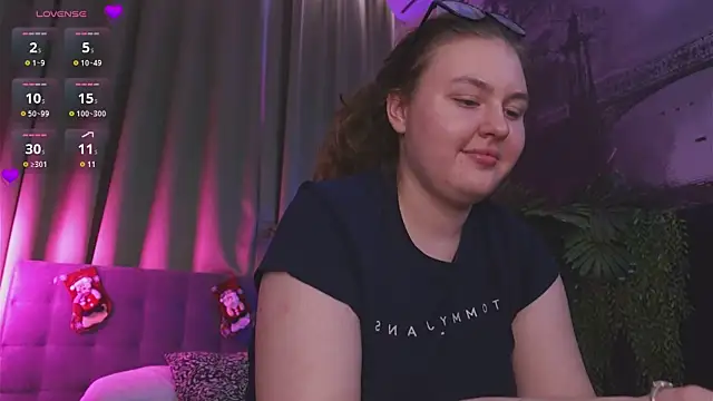 Snapshot of Mia__Peach chatting on 12/08/24, 04:14 Mia Peach online show from 12/08/24, 04:14