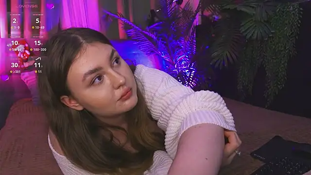 Snapshot of Mia__Peach chatting on 12/10/24, 09:43 Mia Peach online show from 12/10/24, 09:43