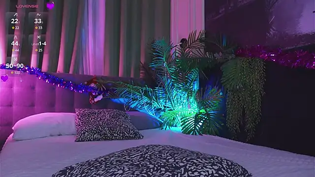 Snapshot of Mia__Peach chatting on 12/22/24, 10:36 Mia Peach online show from 12/22/24, 10:36