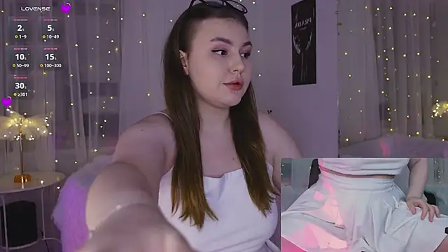 Snapshot of Mia__Peach chatting on 01/08/25, 07:45 Mia Peach online show from 01/08/25, 07:45