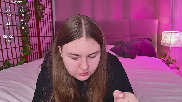 Snapshot of Mia__Peach chatting on 02/21/25, 09:00 Mia Peach online show from 02/21/25, 09:00