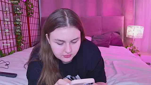 Snapshot of Mia__Peach chatting on 02/23/25, 07:33 Mia Peach online show from 02/23/25, 07:33