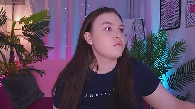 Snapshot of Mia__Peach chatting on 03/11/25, 12:00 Mia Peach online show from 03/11/25, 12:00