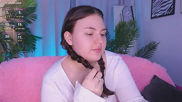 Snapshot of Mia__Peach chatting on 03/14/25, 12:10 Mia Peach online show from 03/14/25, 12:10