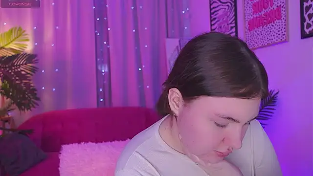 Snapshot of Mia__Peach chatting on 03/18/25, 03:09 Mia Peach online show from 03/18/25, 03:09