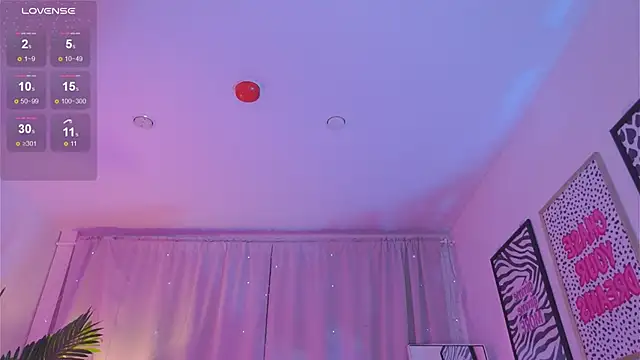 Snapshot of Mia__Peach chatting on 03/23/25, 03:43 Mia Peach online show from 03/23/25, 03:43