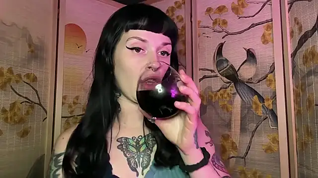 Snapshot of Marcelinegoddess chatting on 06/04/26, 02:50 Marcelinegoddess online show from 06/04/26, 02:50