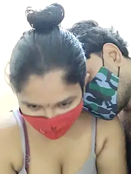 Snapshot of IND_COUPLE1 chatting on 12/22/24, 01:00 IND COUPLE1 online show from 12/22/24, 01:00