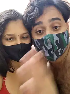 Snapshot of IND_COUPLE1 chatting on 01/02/25, 07:18 IND COUPLE1 online show from 01/02/25, 07:18