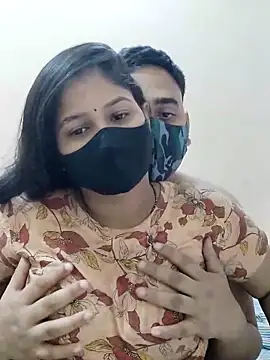 Snapshot of IND_COUPLE1 chatting on 01/24/25, 04:48 IND COUPLE1 online show from 01/24/25, 04:48