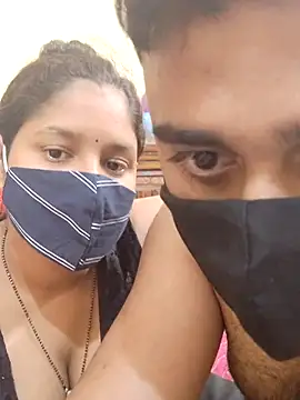 Snapshot of IND_COUPLE1 chatting on 02/14/25, 11:42 IND COUPLE1 online show from 02/14/25, 11:42