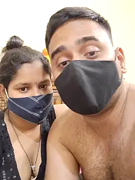 Snapshot of IND_COUPLE1 chatting on 02/20/25, 09:11 IND COUPLE1 online show from 02/20/25, 09:11