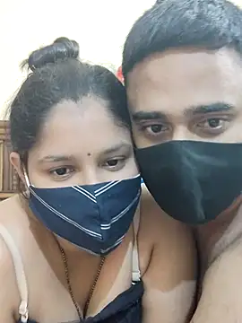 Snapshot of IND_COUPLE1 chatting on 02/23/25, 12:48 IND COUPLE1 online show from 02/23/25, 12:48