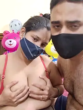 Snapshot of IND_COUPLE1 chatting on 02/26/25, 06:54 IND COUPLE1 online show from 02/26/25, 06:54