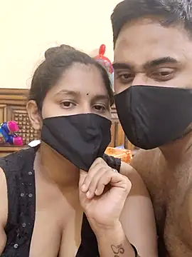 Snapshot of IND_COUPLE1 chatting on 03/05/25, 07:27 IND COUPLE1 online show from 03/05/25, 07:27