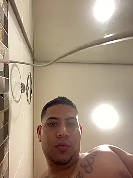 Snapshot of Juanes432 chatting on 02/15/26, 05:59 Juanes432 online show from 02/15/26, 05:59