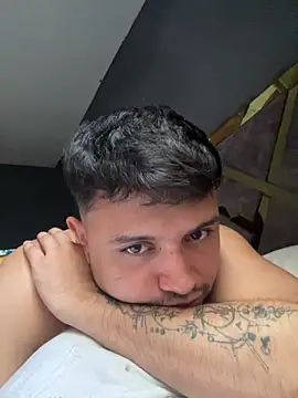 Snapshot of bruce__naughty chatting on 10/19/25, 08:53 bruce naughty online show from 10/19/25, 08:53