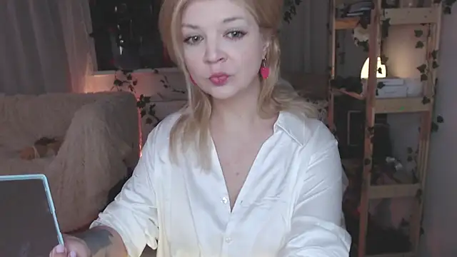 Snapshot of Brience chatting on 03/20/25, 03:23 Brience online show from 03/20/25, 03:23