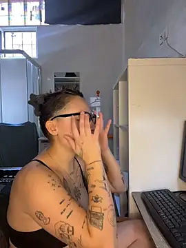 Hawitxui online show from 10/26/25, 10:32