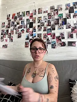 Hawitxui online show from 04/16/26, 02:29